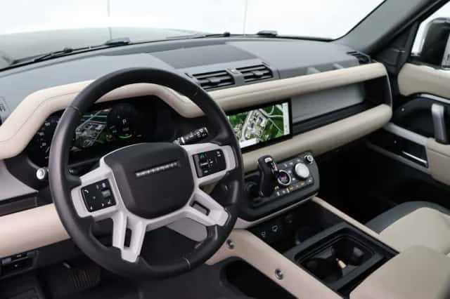 Land Rover Defender (2024) thumbnail 8