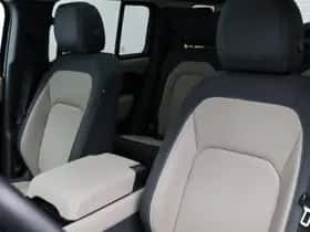 Land Rover Defender (2024) thumbnail 9