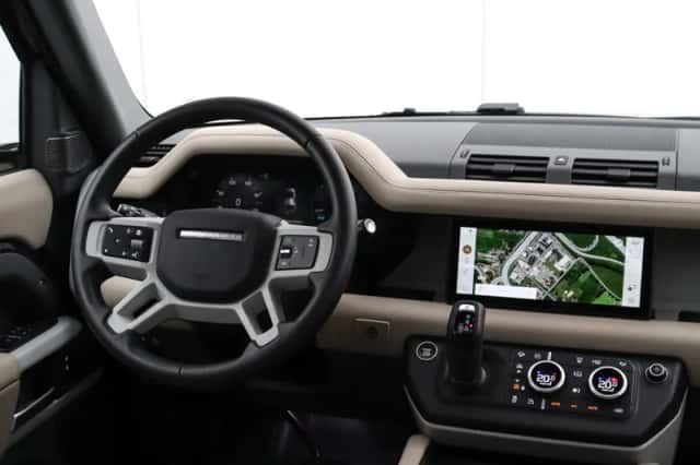 Land Rover Defender (2024) thumbnail 10