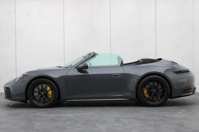 Porsche 911 (2025) thumbnail 2