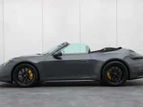 Porsche 911 (2025) thumbnail 2
