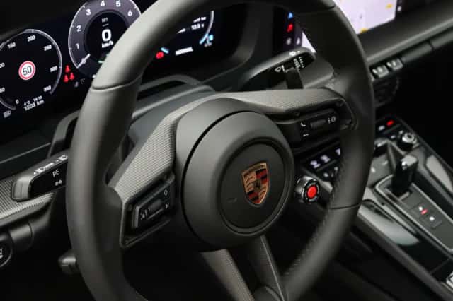 Porsche 911 (2025) thumbnail 14