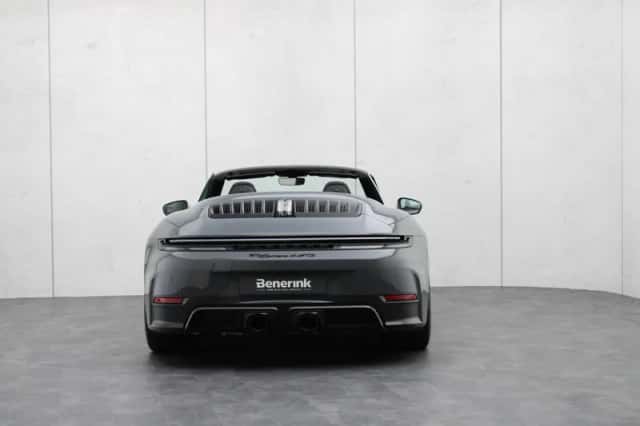 Porsche 911 (2025) thumbnail 32