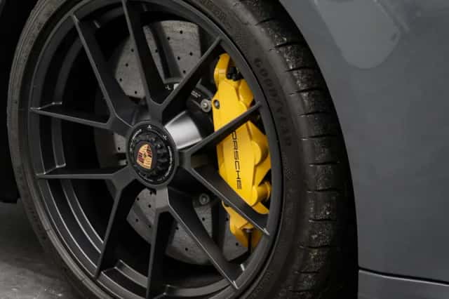 Porsche 911 (2025) thumbnail 7