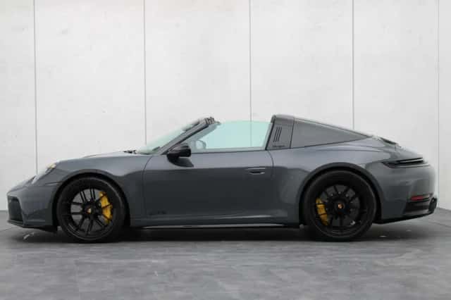 Porsche 911 (2025) thumbnail 2