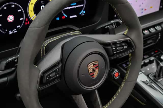 Porsche 911 (2025) thumbnail 17