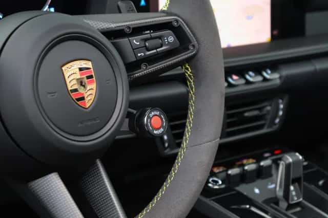 Porsche 911 (2025) thumbnail 19