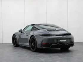 Porsche 911 (2025) thumbnail 3