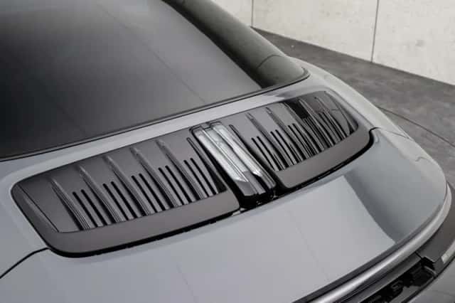 Porsche 911 (2025) thumbnail 24