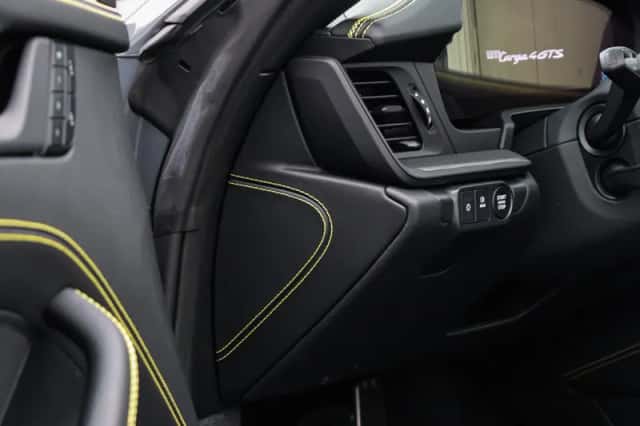 Porsche 911 (2025) thumbnail 32