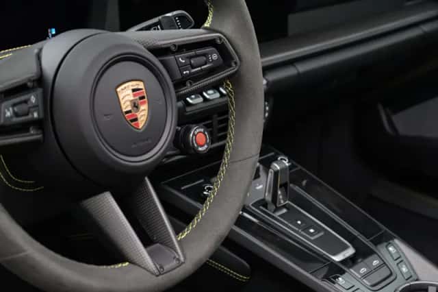 Porsche 911 (2025) thumbnail 34