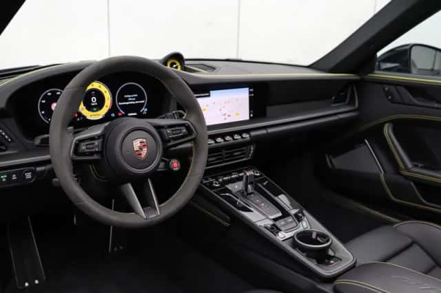 Porsche 911 (2025) thumbnail 9