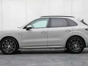 Porsche Cayenne (2025) thumbnail 2