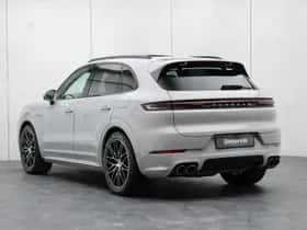 Porsche Cayenne (2025) thumbnail 3