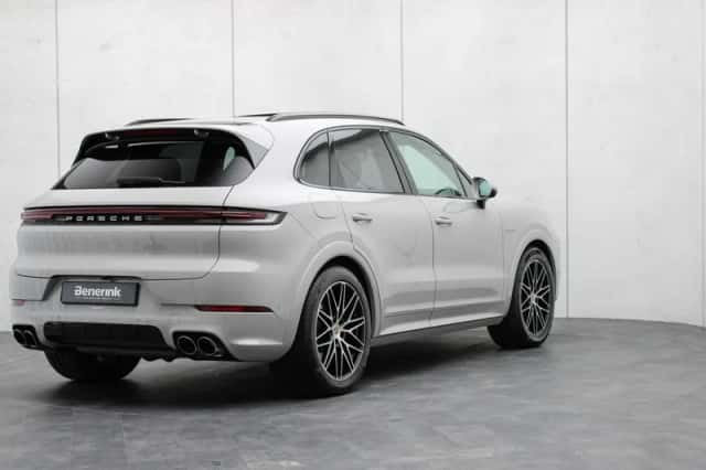 Porsche Cayenne (2025) thumbnail 4
