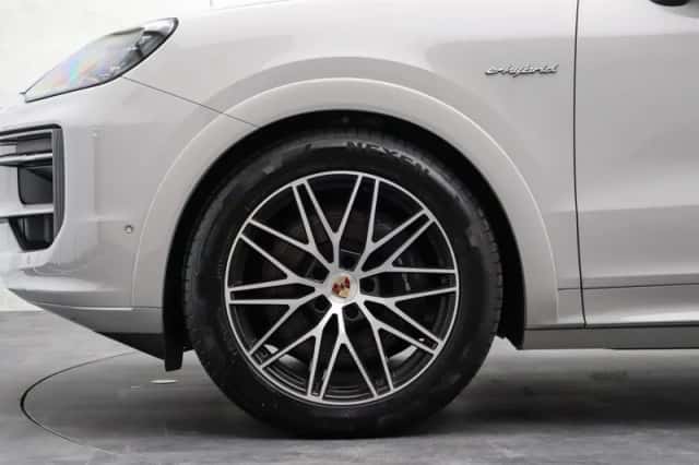 Porsche Cayenne (2025) thumbnail 6