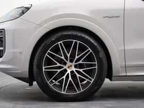 Porsche Cayenne (2025) thumbnail 6