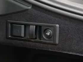 BMW i4 (2023) thumbnail 18