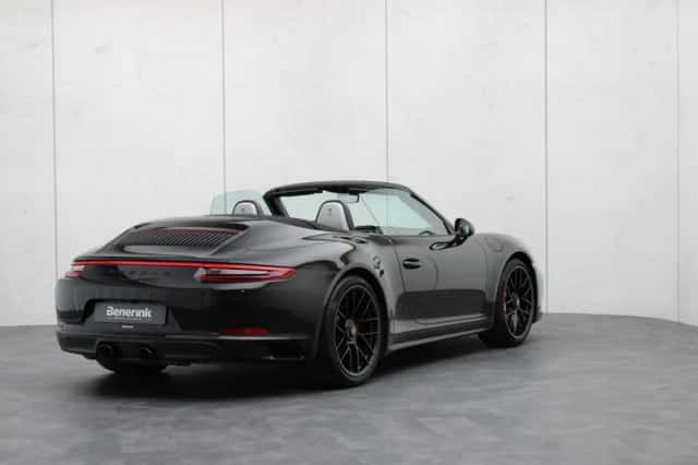 Porsche 911 (2017) thumbnail 4