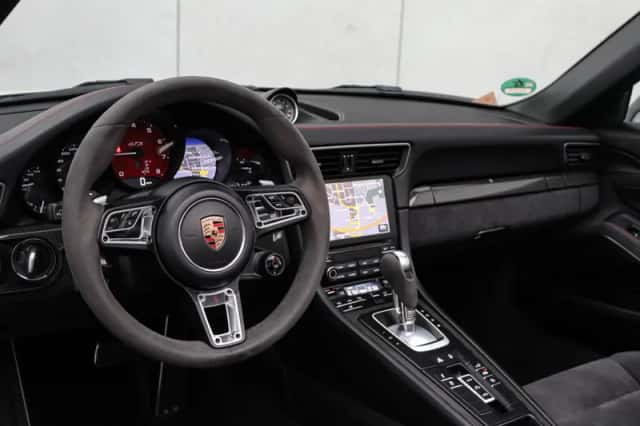 Porsche 911 (2017) thumbnail 8