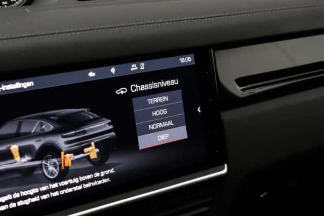 Porsche Cayenne (2020) thumbnail 18
