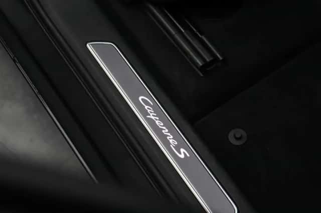 Porsche Cayenne (2020) thumbnail 24