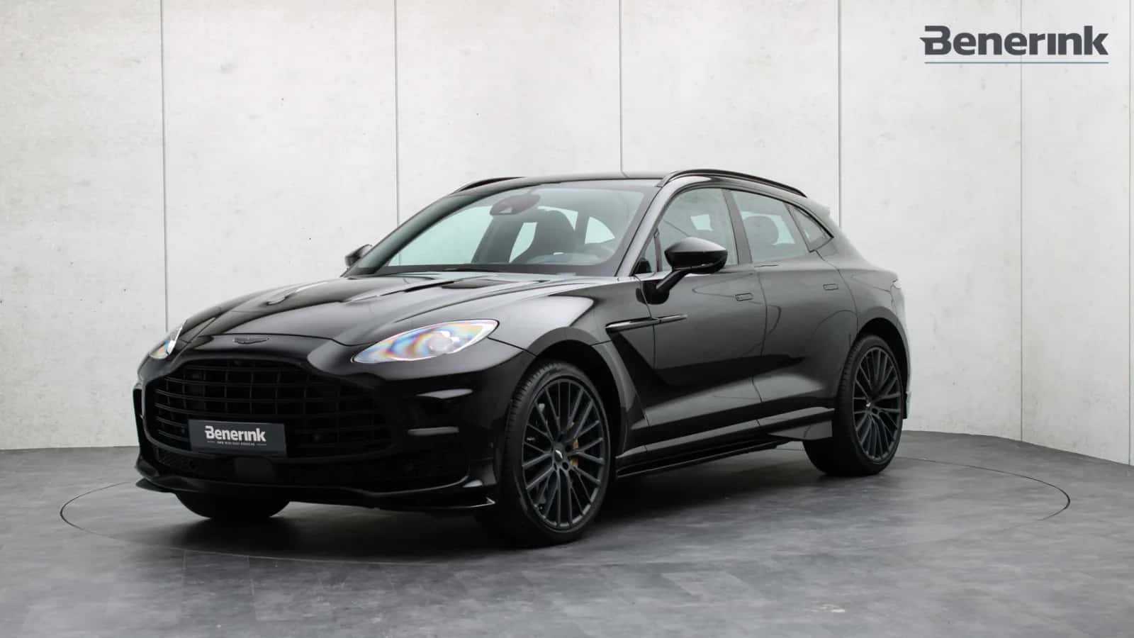 Aston Martin Dbx (2023) — foto 1