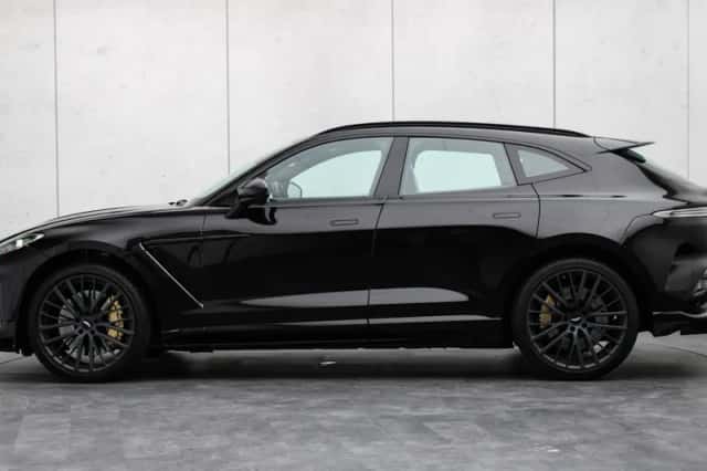 Aston Martin Dbx (2023) thumbnail 2