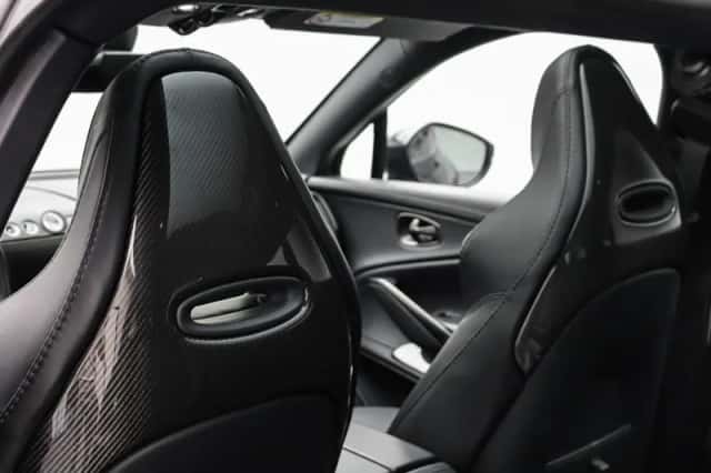 Aston Martin Dbx (2023) thumbnail 13