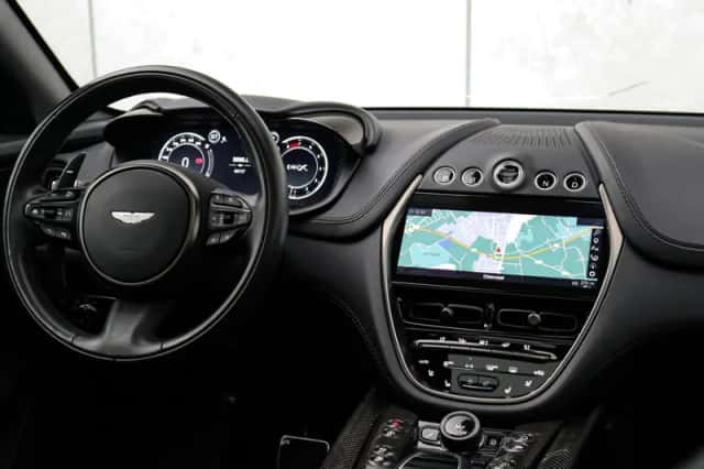 Aston Martin Dbx (2023) thumbnail 14