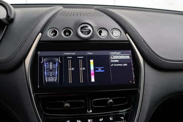 Aston Martin Dbx (2023) thumbnail 17