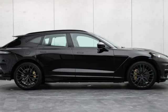 Aston Martin Dbx (2023) thumbnail 3