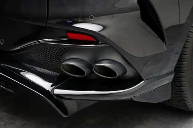 Aston Martin Dbx (2023) thumbnail 23