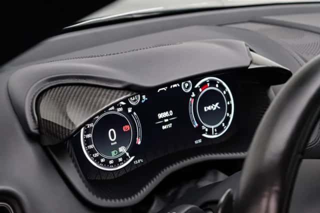 Aston Martin Dbx (2023) thumbnail 27
