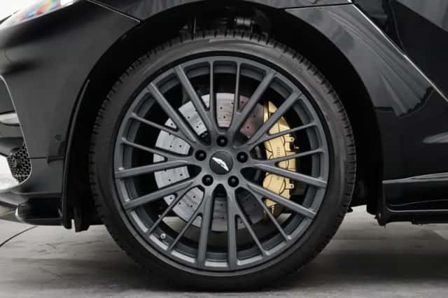 Aston Martin Dbx (2023) thumbnail 6
