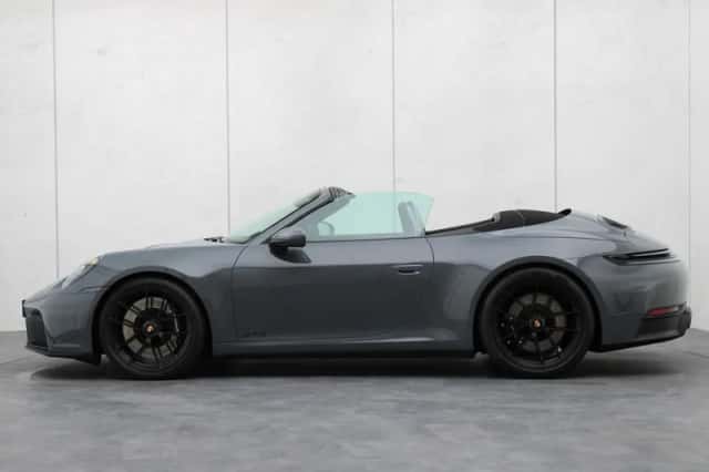 Porsche 911 (2025) thumbnail 2