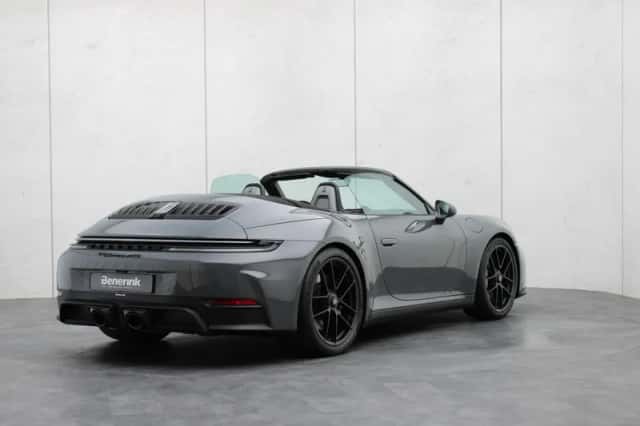 Porsche 911 (2025) thumbnail 4