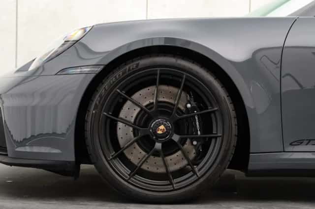 Porsche 911 (2025) thumbnail 6