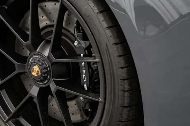 Porsche 911 (2025) thumbnail 7