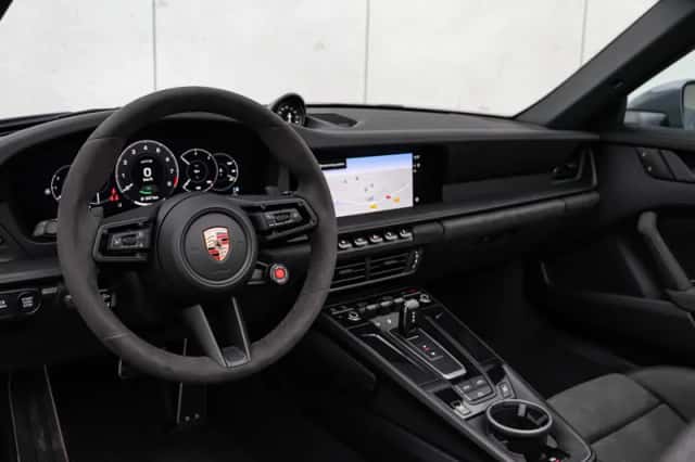 Porsche 911 (2025) thumbnail 8