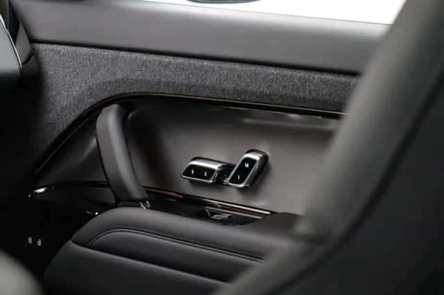Land Rover Range Rover Sport (2026) thumbnail 18