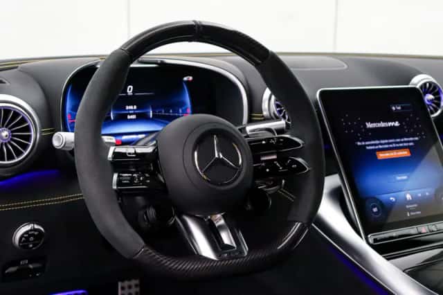 Mercedes-Benz AMG GT (2025) thumbnail 13