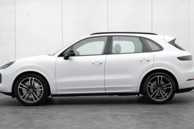 Porsche Cayenne (2018) thumbnail 2