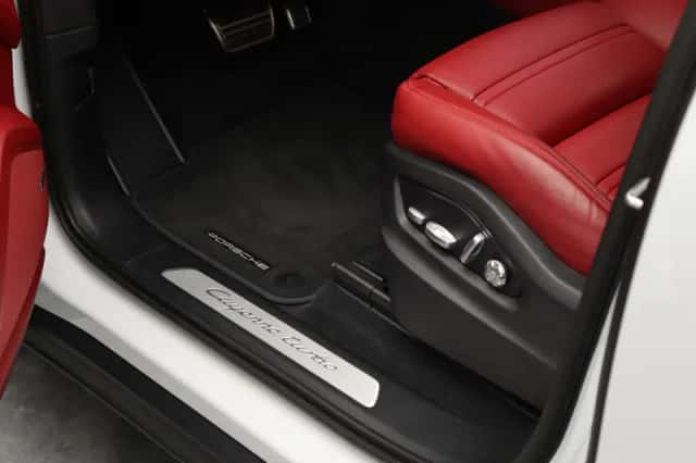 Porsche Cayenne (2018) thumbnail 16
