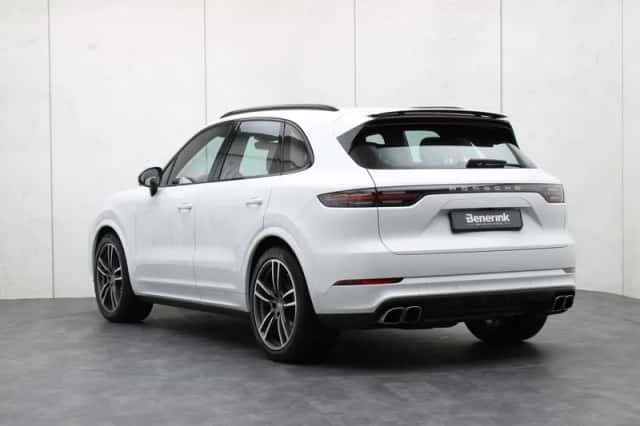 Porsche Cayenne (2018) thumbnail 3