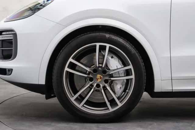 Porsche Cayenne (2018) thumbnail 6
