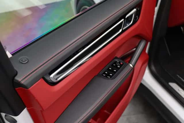 Porsche Cayenne (2018) thumbnail 9