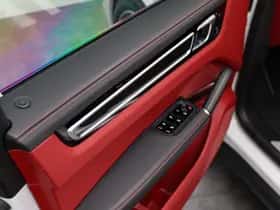 Porsche Cayenne (2018) thumbnail 9