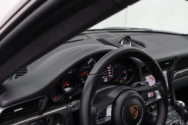 Porsche 911 (2016) thumbnail 23