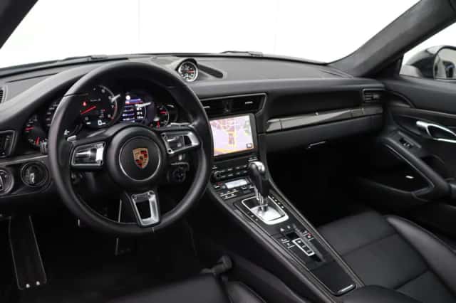 Porsche 911 (2016) thumbnail 9